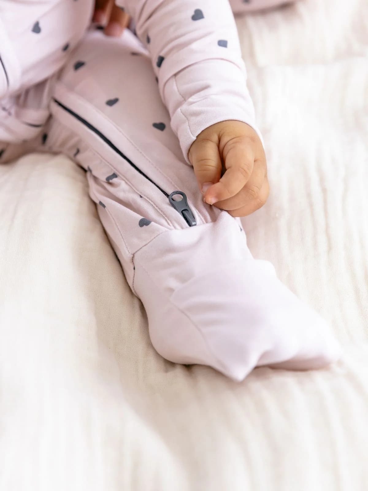 Mameluco con cierre Little Hearts Bamboo